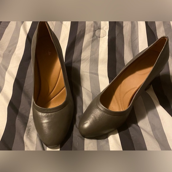 Clarks Women Chryssa Ari Dress Pump size 10M - Picture 11 of 13